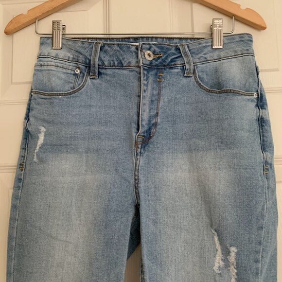 C&C California Cropped Distressed Jeans - Picture 2 of 9